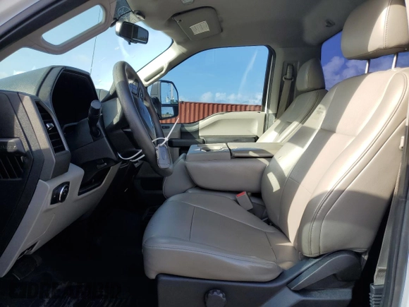 2017 Ford F-250 XL z VIN 1FTBF2A68HEB56355, wystawiony jako Copart lot #77892084 z przebiegiem 142 921 mil mil oraz Szkoda całkowita • Salvage title. Historia ofert i sprzedaży dostępna na DreamBid. Obrazek 7.