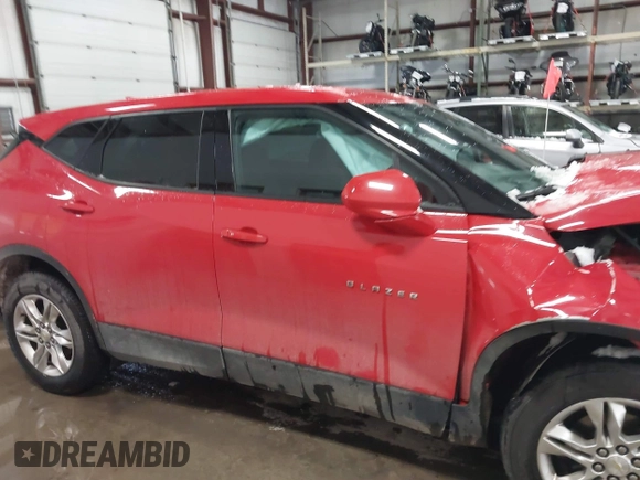 2021 Chevrolet Blazer LT z VIN 3GNKBHRS4MS520813, wystawiony jako IAAI lot #41095904 z przebiegiem 85 184 mil mil oraz . Historia ofert i sprzedaży dostępna na DreamBid. Obrazek 13.