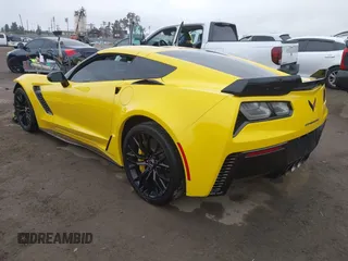 2015 Chevrolet Corvette Z06 3LZ z VIN 1G1YU2D67F5603369, wystawiony jako IAAI lot #42193440 z przebiegiem 17 618 mil mil oraz . Historia ofert i sprzedaży dostępna na DreamBid. Obrazek 3.