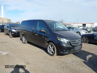 2017 Mercedes-Benz Metris Passenger z VIN WD4PG2EE0H3306061, wystawiony jako IAAI lot #40708071 z przebiegiem 130 873 mil mil oraz . Historia ofert i sprzedaży dostępna na DreamBid. Obrazek 1.