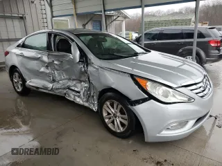 2013 Hyundai Sonata GLS z VIN 5NPEB4AC3DH503773, wystawiony jako Copart lot #47603525 z przebiegiem 217 437 mil mil oraz Szkody całkowita. Historia ofert i sprzedaży dostępna na DreamBid. Obrazek 4.