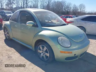 2006 Volkswagen New Beetle Coupe with VIN 3VWRR31C86M417313, listed as a IAAI auction lot 41649374 with 279,656 mi miles. Bid and sale history available at carsss.com. Image 1.