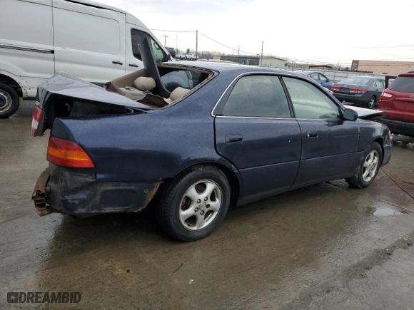1998 Lexus ES 300 Luxury Sport Sdn with VIN JT8BF28G8W5016249, listed as a Copart auction lot 47034305 with 255,764 mi miles and Salvage Title. Bid and sale history available at carsss.com. Image 3.