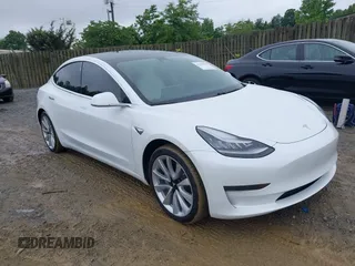 2020 Tesla Model 3 Standard Range Plus z VIN 5YJ3E1EA2LF744114, wystawiony jako IAAI lot #42388232 z przebiegiem 28 185 mil mil oraz . Historia ofert i sprzedaży dostępna na DreamBid. Obrazek 1.