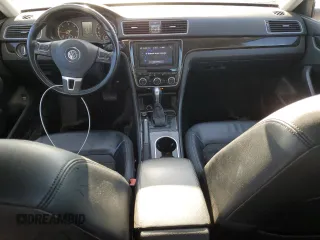 2014 Volkswagen Passat SEL Premium z VIN 1VWCN7A30EC100232, wystawiony jako Copart lot #48228355 z przebiegiem 127 832 mil mil oraz Szkoda całkowita • Salvage title. Historia ofert i sprzedaży dostępna na DreamBid. Obrazek 8.