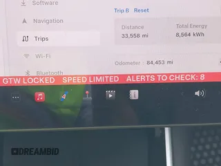 2018 Tesla Model 3 Long Range Battery z VIN 5YJ3E1EA9JF025942, wystawiony jako IAAI lot #42122703 z przebiegiem 84 453 mil mil oraz . Historia ofert i sprzedaży dostępna na DreamBid. Obrazek 16.