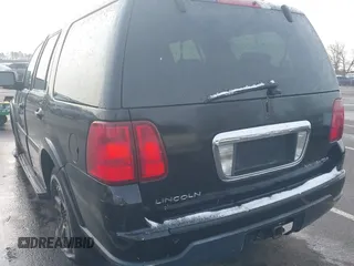 2005 Lincoln Navigator Luxury with VIN 5LMFU28535LJ11344, listed as a IAAI auction lot 41469627 with 177,036 mi miles. Bid and sale history available at carsss.com. Image 3.