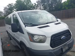 2018 Ford Transit Passenger XL z VIN 1FBZX2ZM7JKB39332, wystawiony jako IAAI lot #42263374 z przebiegiem Nie podano mil oraz . Historia ofert i sprzedaży dostępna na DreamBid. Obrazek 1.
