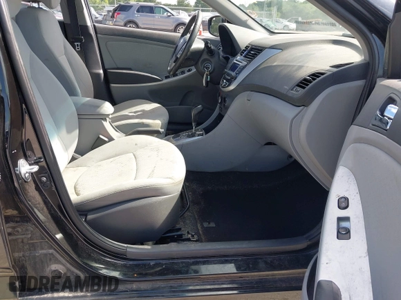 2014 Hyundai Accent SE z VIN KMHCU5AE6EU165345, wystawiony jako IAAI lot #42308781 z przebiegiem 98 216 mil mil oraz . Historia ofert i sprzedaży dostępna na DreamBid. Obrazek 5.