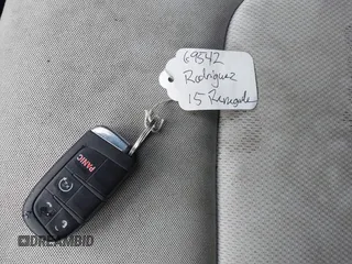 2015 Jeep Renegade Latitude z VIN ZACCJBBT2FPC28341, wystawiony jako IAAI lot #42286301 z przebiegiem 120 676 mil mil oraz . Historia ofert i sprzedaży dostępna na DreamBid. Obrazek 11.