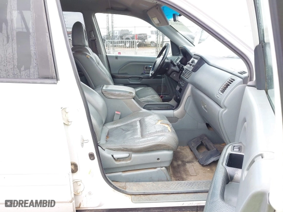 2003 Honda Pilot EX with VIN 2HKYF18583H604491, listed as a IAAI auction lot 41601122 with 342,504 mi miles. Bid and sale history available at carsss.com. Image 5.