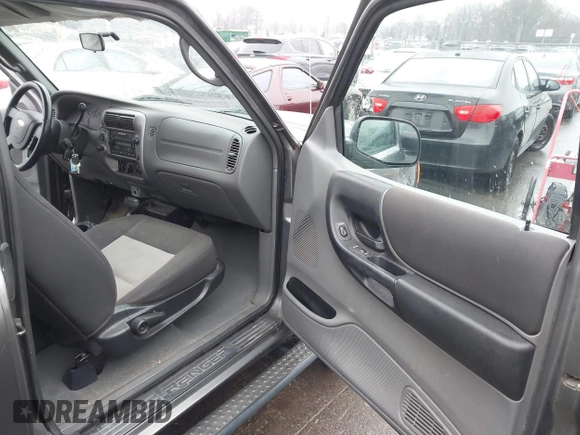 2004 Ford Ranger XL Fleet with VIN 1FTZR45E54TA18233, listed as a IAAI auction lot 41556018 with 1 mi miles. Bid and sale history available at carsss.com. Image 5.