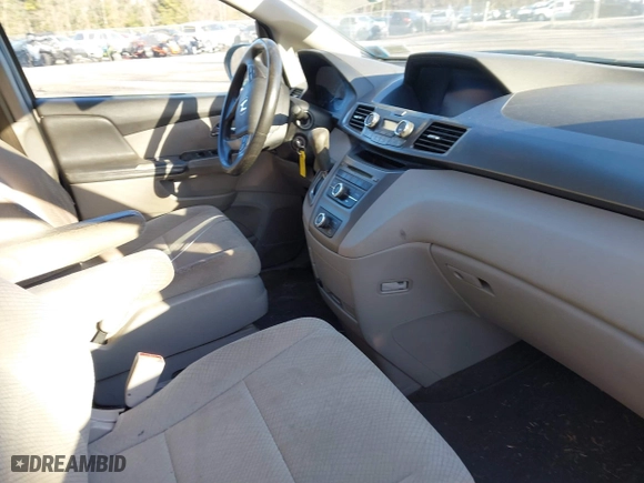 2014 Honda Odyssey LX with VIN 5FNRL5H24EB001131, listed as a IAAI auction lot 41753911 with 238,080 mi miles. Bid and sale history available at carsss.com. Image 5.