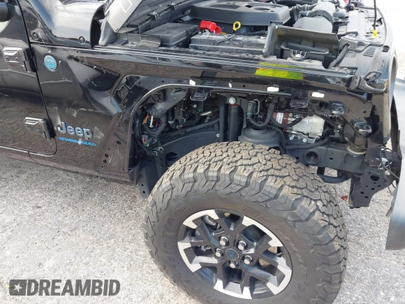 2024 Jeep Wrangler Rubicon X z VIN 1C4RJXR64RW197186, wystawiony jako IAAI lot #42405700 z przebiegiem 6 397 mil mil oraz . Historia ofert i sprzedaży dostępna na DreamBid. Obrazek 6.