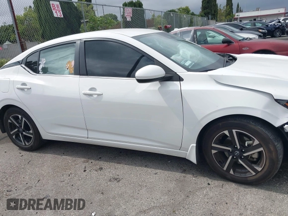 2024 Nissan Sentra SV z VIN 3N1AB8CV6RY326752, wystawiony jako IAAI lot #42368521 z przebiegiem 17 348 mil mil oraz . Historia ofert i sprzedaży dostępna na DreamBid. Obrazek 13.