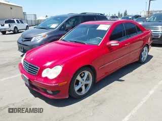 2006 Mercedes-Benz C 230 Sport z VIN WDBRF52H76A911207, wystawiony jako IAAI lot #42520213 z przebiegiem 238 202 mil mil oraz . Historia ofert i sprzedaży dostępna na DreamBid. Obrazek 2.