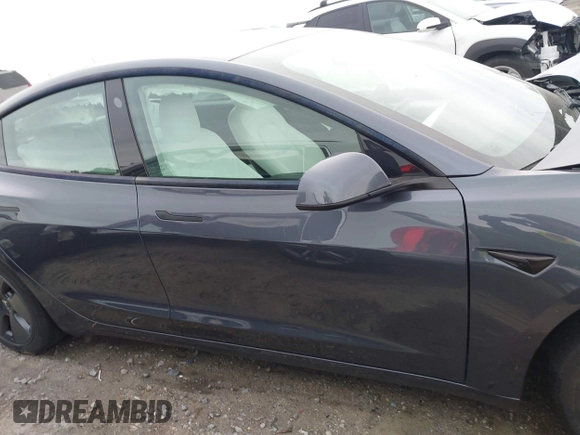 2022 Tesla Model 3 Long Range z VIN 5YJ3E1EB8NF315359, wystawiony jako IAAI lot #42035599 z przebiegiem 54 974 mil mil oraz . Historia ofert i sprzedaży dostępna na DreamBid. Obrazek 13.