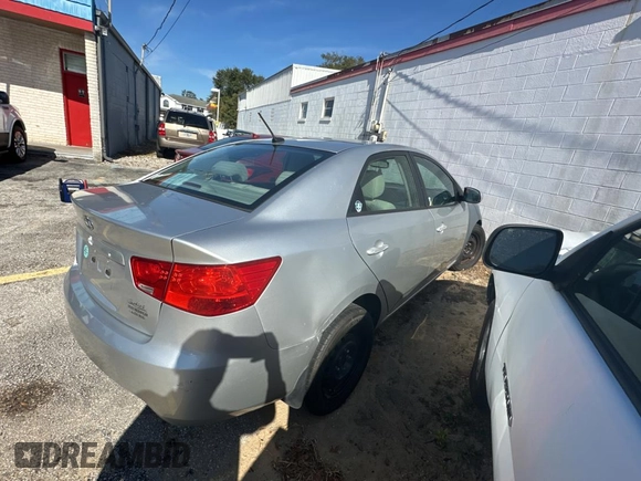2011 Kia Forte LX with VIN KNAFT4A21B5891069, listed as a Copart auction lot 84038714 with 176,385 mi miles and Clean Title. Bid and sale history available at carsss.com. Image 4.