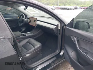 2022 Tesla Model Y Performance z VIN 7SAYGDEF7NF457757, wystawiony jako IAAI lot #42263449 z przebiegiem 65 747 mil mil oraz . Historia ofert i sprzedaży dostępna na DreamBid. Obrazek 5.