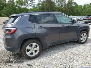 2021 Jeep Compass Latitude z VIN 3C4NJCBB4MT604629, wystawiony jako Copart lot #54324715 z przebiegiem 83 740 mil mil oraz Szkoda całkowita • Salvage title. Historia ofert i sprzedaży dostępna na DreamBid. Obrazek 3.