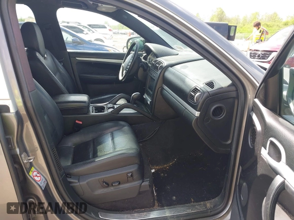 2008 Porsche Cayenne S z VIN WP1AB29P48LA44473, wystawiony jako IAAI lot #42273368 z przebiegiem 181 076 mil mil oraz . Historia ofert i sprzedaży dostępna na DreamBid. Obrazek 5.
