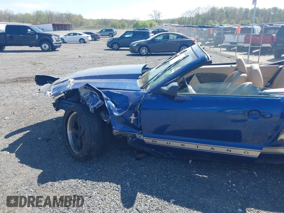2006 Ford Mustang Standard z VIN 1ZVFT84N265125323, wystawiony jako IAAI lot #42093087 z przebiegiem 193 533 mil mil oraz . Historia ofert i sprzedaży dostępna na DreamBid. Obrazek 6.