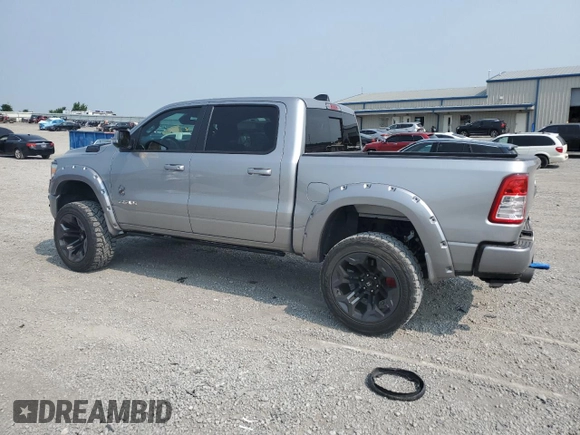2022 Ram 1500 Big Horn z VIN 1C6SRFFT9NN135868, wystawiony jako Copart lot #59188485 z przebiegiem 30 589 mil mil oraz Szkoda całkowita • Salvage title. Historia ofert i sprzedaży dostępna na DreamBid. Obrazek 2.