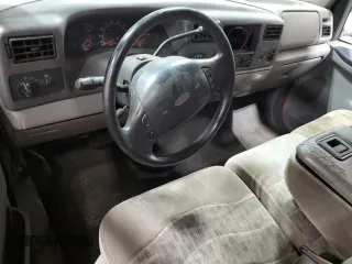 1999 Ford F-350 XL z VIN 1FTSX31F5XED17262, wystawiony jako Copart lot #82159324 z przebiegiem 246 779 mil mil oraz Szkoda całkowita • Salvage title. Historia ofert i sprzedaży dostępna na DreamBid. Obrazek 8.