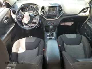 2017 Jeep Cherokee Altitude z VIN 1C4PJLAS3HW541226, wystawiony jako Copart lot #61276275 z przebiegiem 117 934 mil mil oraz Szkoda całkowita • Salvage title. Historia ofert i sprzedaży dostępna na DreamBid. Obrazek 8.