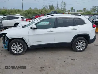 2017 Jeep Cherokee Latitude z VIN 1C4PJLCB4HD218750, wystawiony jako IAAI lot #42104697 z przebiegiem 153 708 mil mil oraz . Historia ofert i sprzedaży dostępna na DreamBid. Obrazek 15.