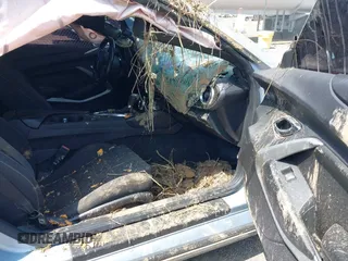 2018 Chevrolet Camaro 1LT z VIN 1G1FB1RS9J0111669, wystawiony jako IAAI lot #41898160 z przebiegiem Nie podano mil oraz . Historia ofert i sprzedaży dostępna na DreamBid. Obrazek 5.