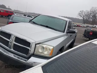 2005 Dodge Dakota SLT с VIN 1D7HE42K25S309240, выставлен на аукционе IAAI как лот 41553779 с пробегом 203 769 миль миль и . История ставок и продаж доступна на DreamBid. Изображение 2.