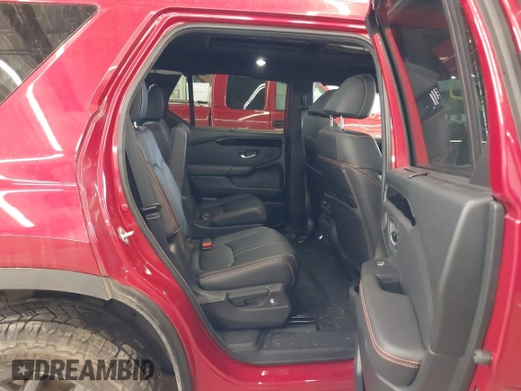 2024 Honda Pilot TrailSport with VIN 5FNYG1H62RB015787, listed as a IAAI auction lot 41261818 with 39,324 mi miles. Bid and sale history available at carsss.com. Image 8.