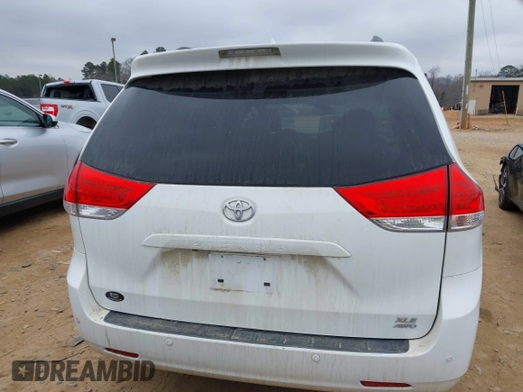 2011 Toyota Sienna XLE with VIN 5TDDK3DC0BS015244, listed as a IAAI auction lot 41413002 with 128,591 mi miles. Bid and sale history available at carsss.com. Image 16.