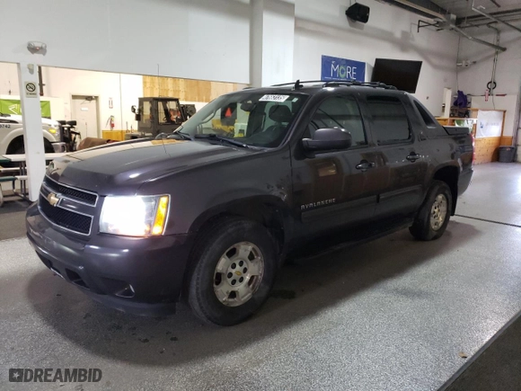 2011 Chevrolet Avalanche LT with VIN 3GNTKFE39BG186558, listed as a Copart auction lot 47663135 with 161,172 mi miles and Clean Title. Bid and sale history available at carsss.com. Image 1.