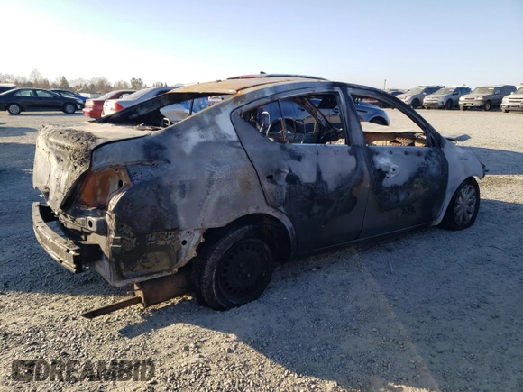 2015 Nissan Versa SV z VIN 3N1CN7AP3FL817657, wystawiony jako Copart lot #42966555 z przebiegiem Nie podano mil oraz Nie do naprawy • Non repairable. Historia ofert i sprzedaży dostępna na DreamBid. Obrazek 3.