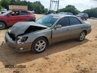 2001 Lexus ES 300 z VIN JT8BF28G615105102, wystawiony jako Copart lot #57167945 z przebiegiem 130 656 mil mil oraz Szkoda całkowita • Salvage title. Historia ofert i sprzedaży dostępna na DreamBid. Obrazek 1.