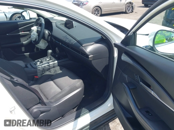 2024 Mazda CX-30 S z VIN 3MVDMBAM6RM615440, wystawiony jako IAAI lot #42265517 z przebiegiem 11 826 mil mil oraz . Historia ofert i sprzedaży dostępna na DreamBid. Obrazek 5.