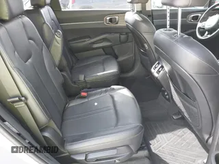 2023 Kia Sorento EX z VIN 5XYRH4LF9PG229689, wystawiony jako IAAI lot #41893442 z przebiegiem 17 906 mil mil oraz . Historia ofert i sprzedaży dostępna na DreamBid. Obrazek 8.