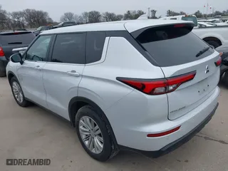 2024 Mitsubishi Outlander ES with VIN JA4J3UA86RZ007013, listed as a IAAI auction lot 41643993 with 106,572 mi miles. Bid and sale history available at carsss.com. Image 3.