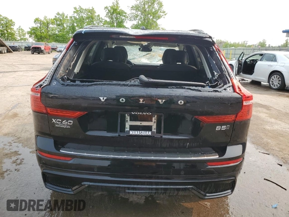 2025 Volvo XC60 Core z VIN YV4M12RJ7S1002361, wystawiony jako Copart lot #57670975 z przebiegiem 6 318 mil mil oraz Szkoda całkowita • Salvage title. Historia ofert i sprzedaży dostępna na DreamBid. Obrazek 6.