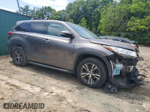 2018 Toyota Highlander LE with VIN 5TDBZRFH5JS824574, listed as a Copart auction lot 57248455 with 123,799 mi miles and Clean title. Bid and sale history available at DreamBid. Image 4.