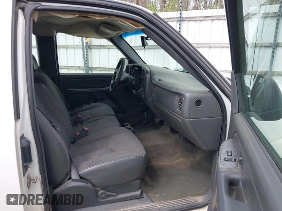 2005 Chevrolet Silverado 1500 Work Truck with VIN 1GCEC19X15Z289993, listed as a IAAI auction lot 42170540 with 228,281 mi miles. Bid and sale history available at carsss.com. Image 5.