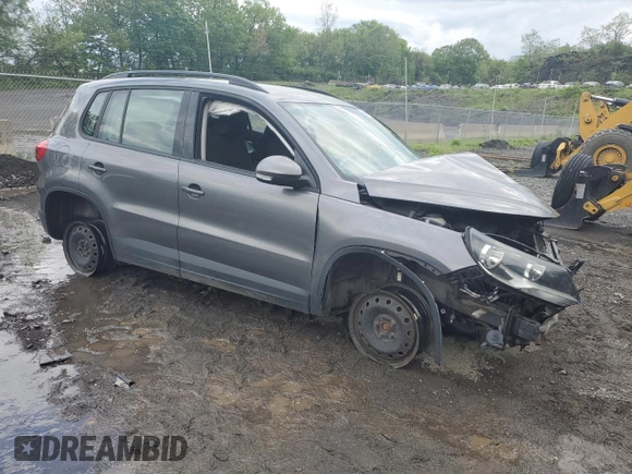 2018 Volkswagen Tiguan with VIN WVGBV7AX9JK003947, listed as a Copart auction lot 54556975 with Not Provided miles and Salvage Title. Bid and sale history available at DreamBid. Image 4.