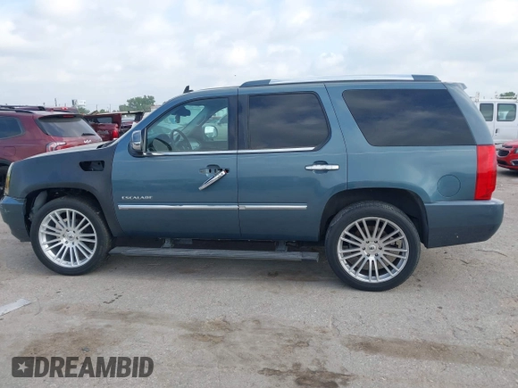 2009 Cadillac Escalade z VIN 1GYFK23249R136552, wystawiony jako IAAI lot #42055626 z przebiegiem 196 234 mil mil oraz . Historia ofert i sprzedaży dostępna na DreamBid. Obrazek 15.