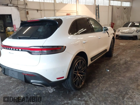 2022 Porsche Macan with VIN WP1AA2A51NLB09188, listed as a IAAI auction lot 41077757 with 18,957 mi miles. Bid and sale history available at carsss.com. Image 4.