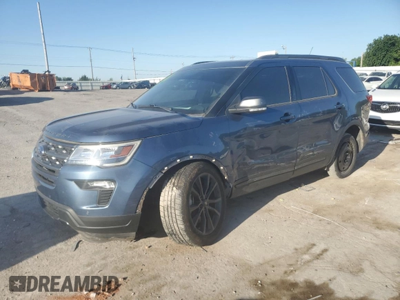 2018 Ford Explorer XLT z VIN 1FM5K7D86JGB07924, wystawiony jako Copart lot #56415575 z przebiegiem 151 540 mil mil oraz Szkody całkowita. Historia ofert i sprzedaży dostępna na DreamBid. Obrazek 1.