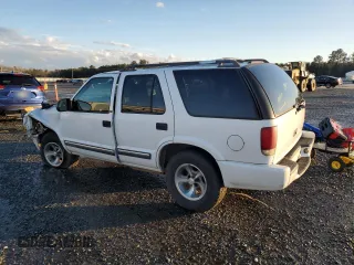 2001 Chevrolet Blazer LT with VIN 1GNCS13W712230189, listed as a Copart auction lot 84481784 with 106,405 mi miles and Salvage title. Bid and sale history available at DreamBid. Image 2.