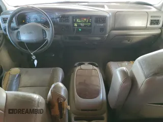 2002 Ford Excursion Limited с VIN 1FMNU43S62ED07804, выставлен на аукционе Copart как лот 46472715 с пробегом 282 929 миль миль и Чистый • Clean title. История ставок и продаж доступна на DreamBid. Изображение 8.