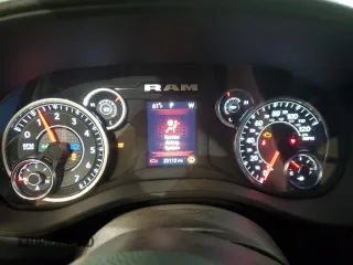 2024 Ram 1500 Big Horn z VIN 1C6SRFFT3RN105058, wystawiony jako Copart lot #46500315 z przebiegiem 25 112 mil mil oraz Szkoda całkowita • Salvage title. Historia ofert i sprzedaży dostępna na DreamBid. Obrazek 9.